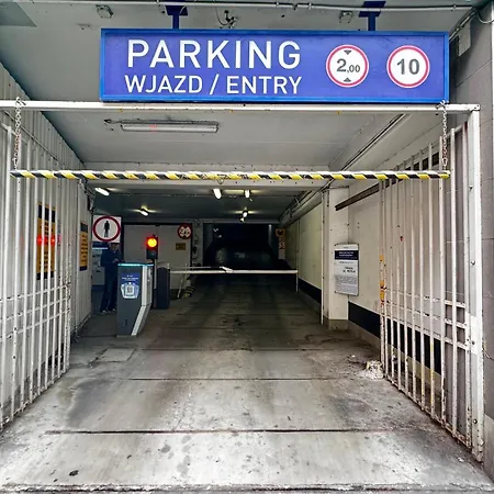 Livein Center Parking *